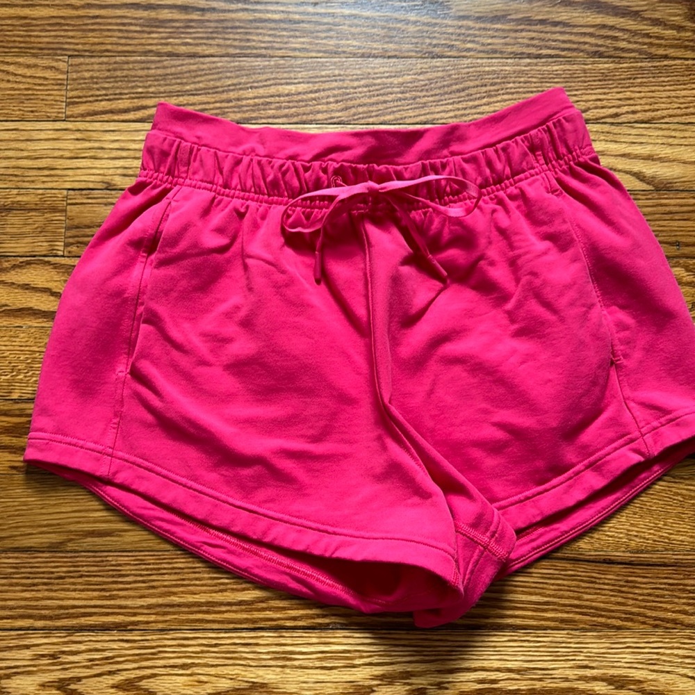 Lululemon inner glow shorts